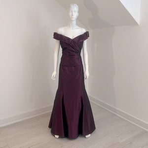 Sample Sale NWT Obsessions Couture burgundy portrait neck size 14 Prisitine